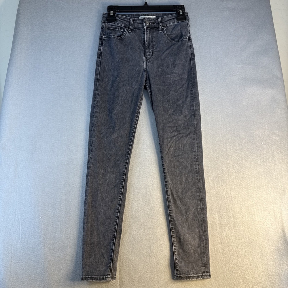 levi 721 high rise skinny. Women's Size 25. W25 L28. Dark Jeans